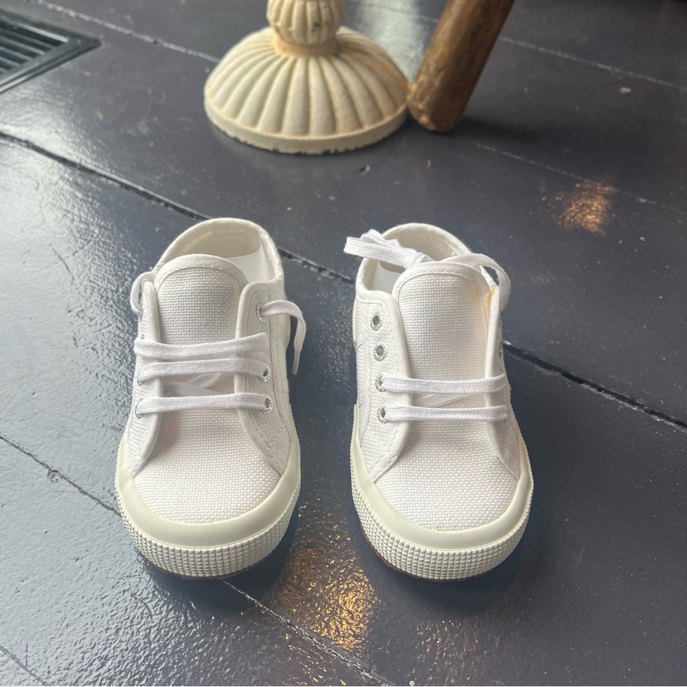 Superga Children’s 2750 JCOT Classic Shoes
Size 25 EU
New in Box
Never worn